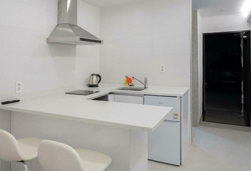 اتاق استاندارد, White Castle Pension