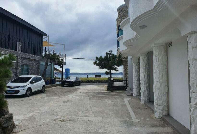 اتاق استاندارد, White Castle Pension