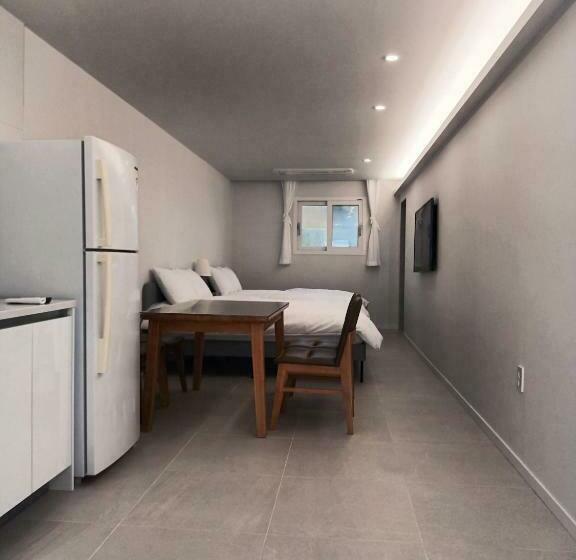 اتاق استاندارد با 2 تخت دوبل, White Castle Pension