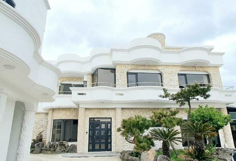 اتاق استاندارد با وان آب گرم, White Castle Pension