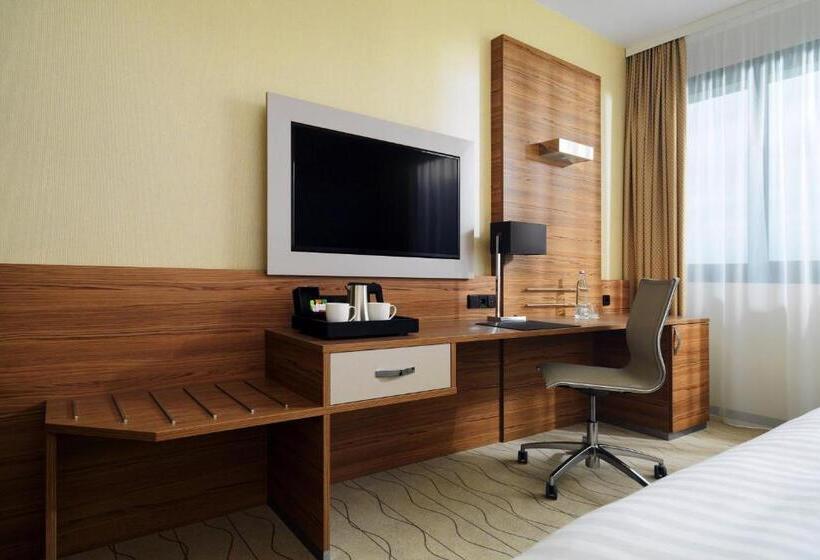 اتاق استاندارد با تخت بزرگ, Bonn Marriott