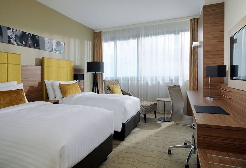 Deluxe room with river view, Bonn Marriott