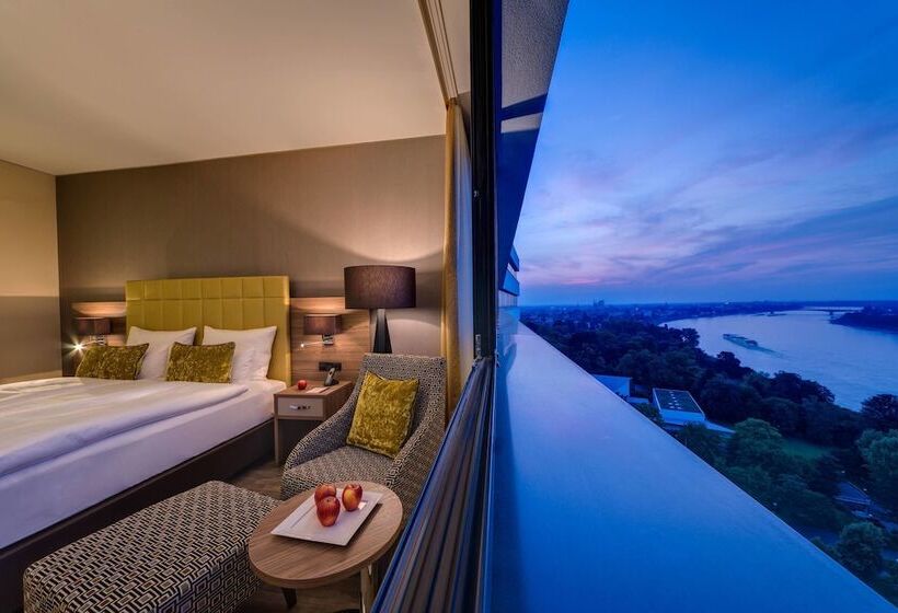 Deluxe room with river view, Bonn Marriott