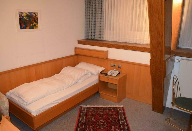 اتاق استاندارد یک نفره, Drei Schweizer