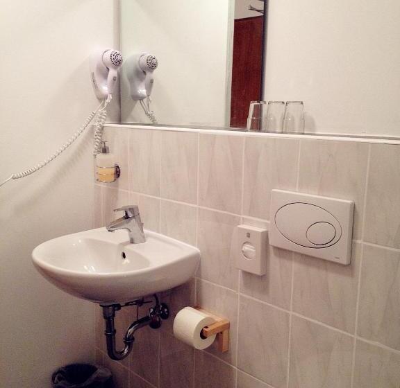 Economy Triple Room, New Fair Munich Messe
