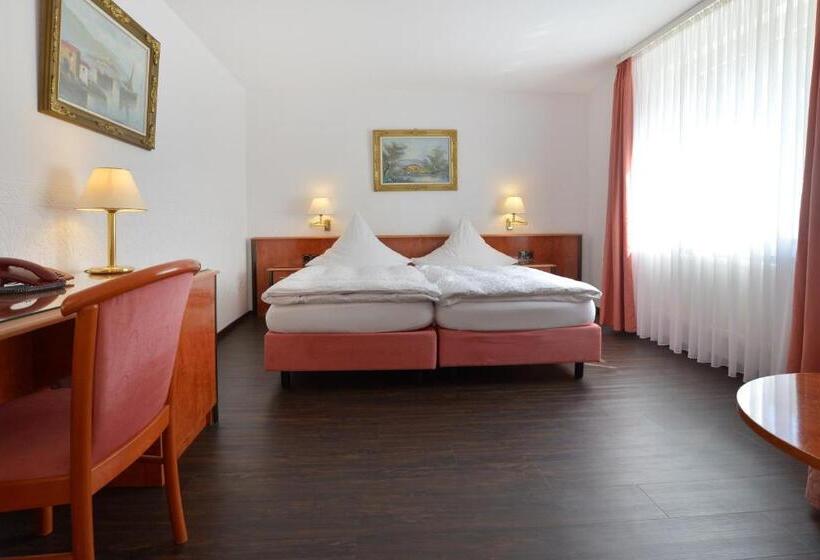 اتاق استاندارد سه نفره, Zehnthof