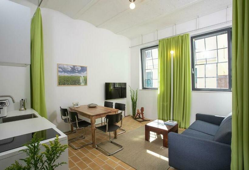 استودیوی استاندارد, Mein Werder   Hotel Am Markt