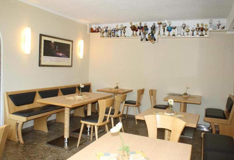 اتاق استاندارد یک نفره, Pension Hotel Sartor