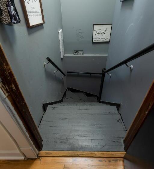5 Bedroom Apartment, Stay 424 Hostel