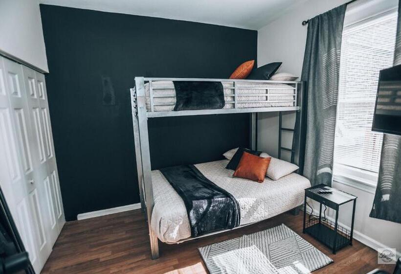 5 Bedroom Apartment, Stay 424 Hostel