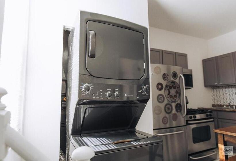5 Bedroom Apartment, Stay 424 Hostel