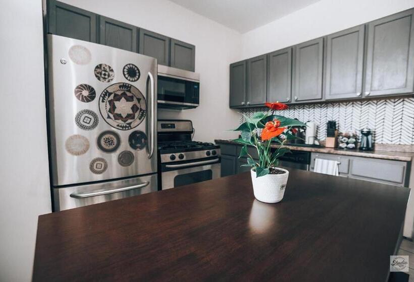 5 Bedroom Apartment, Stay 424 Hostel