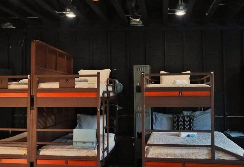 تختخواب در اتاق مشترک, Stay 424 Hostel