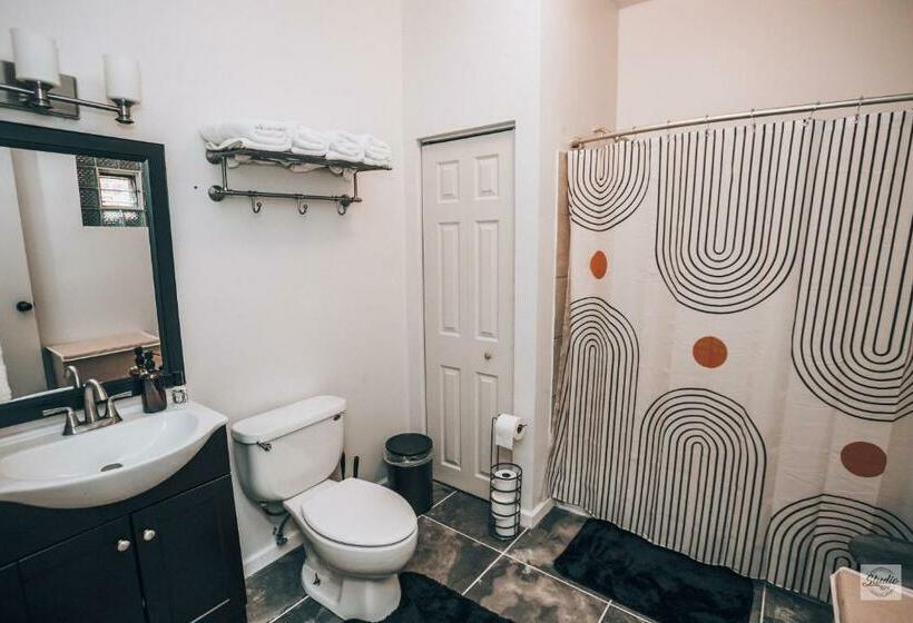 اتاق استاندارد با سرویس بهداشتی مشترک, Stay 424 Hostel