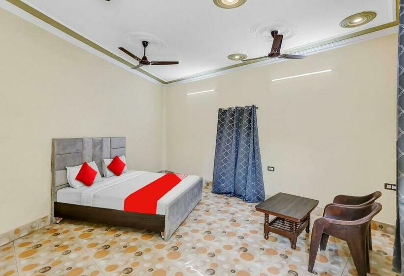 اتاق کلاسیک سه تخته, Flagship Friends Guest House