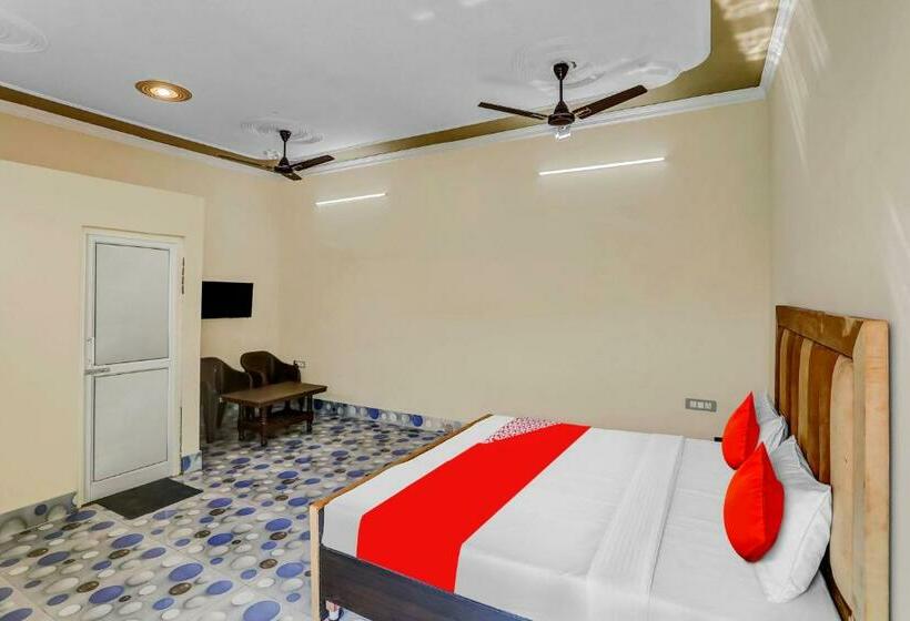 اتاق کلاسیک سه تخته, Flagship Friends Guest House
