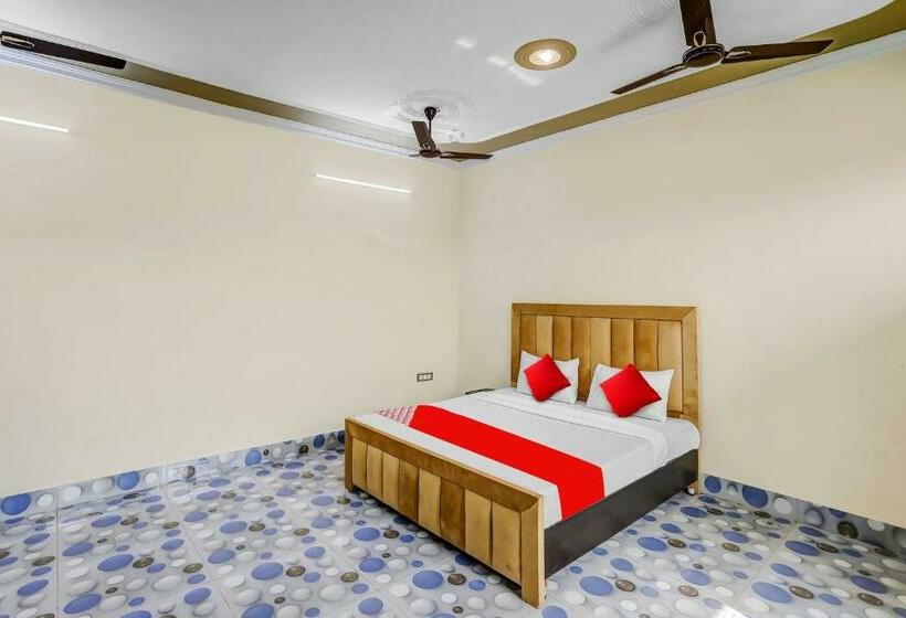 اتاق کلاسیک سه تخته, Flagship Friends Guest House