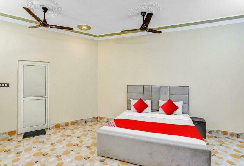 اتاق کلاسیک سه تخته, Flagship Friends Guest House
