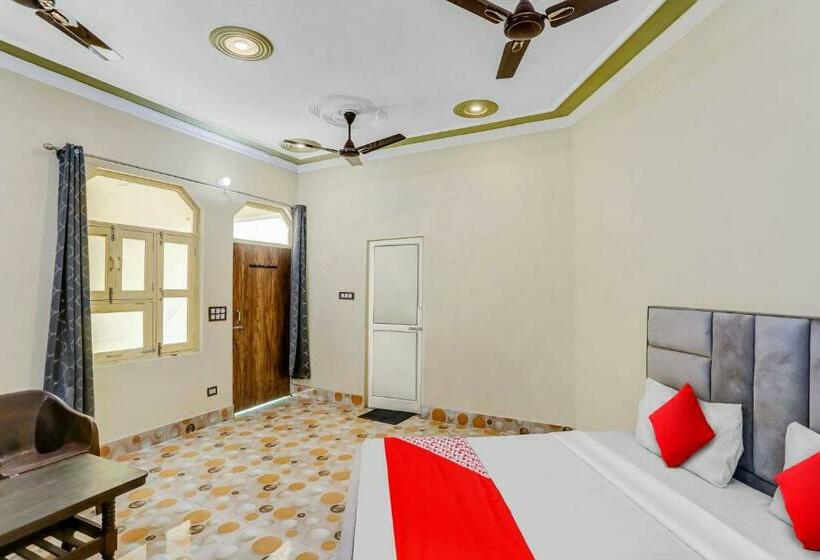 اتاق کلاسیک سه تخته, Flagship Friends Guest House