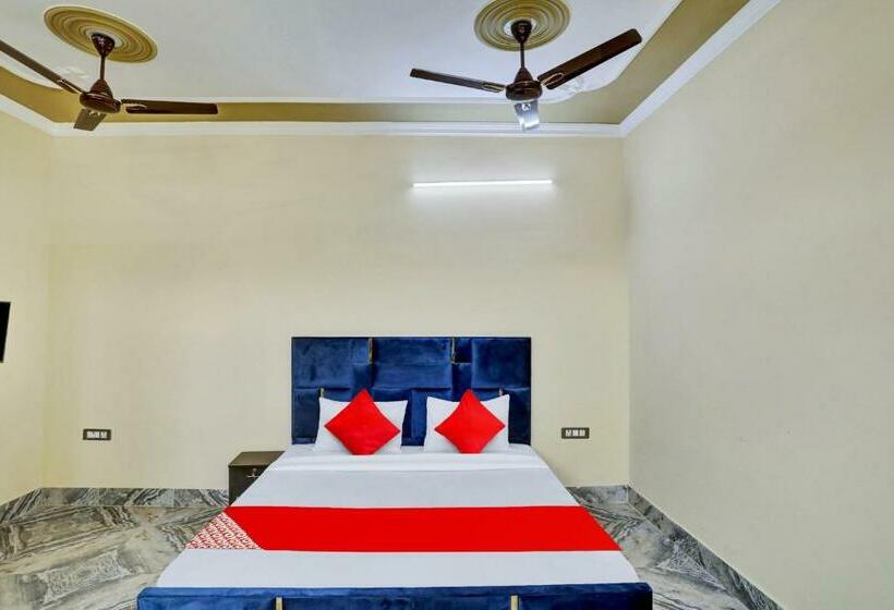 اتاق کلاسیک سه تخته, Flagship Friends Guest House