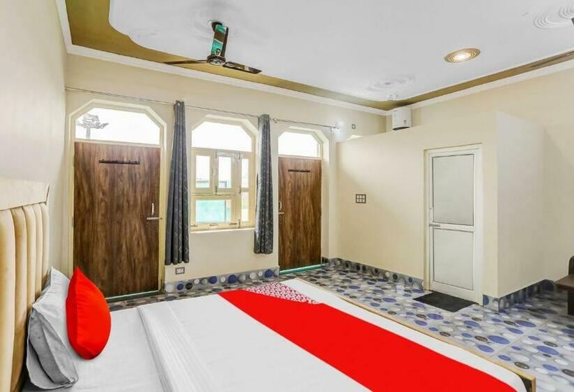 اتاق کلاسیک سه تخته, Flagship Friends Guest House