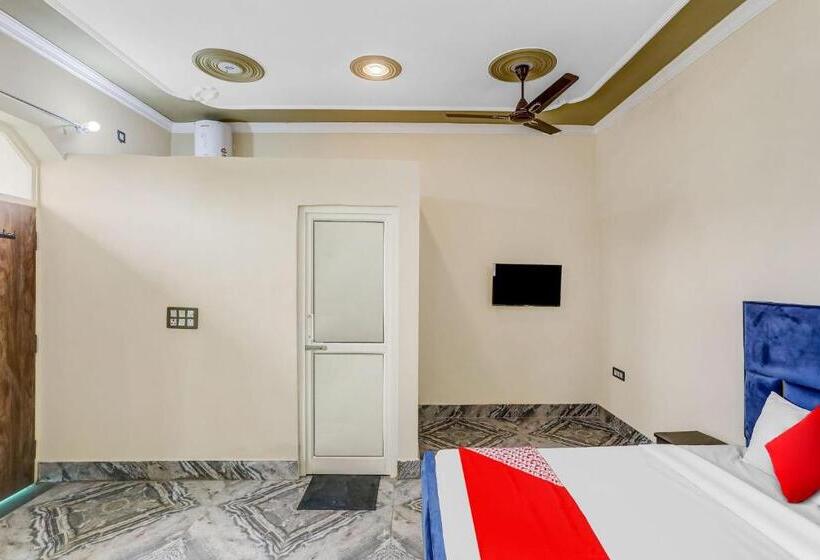 اتاق کلاسیک سه تخته, Flagship Friends Guest House