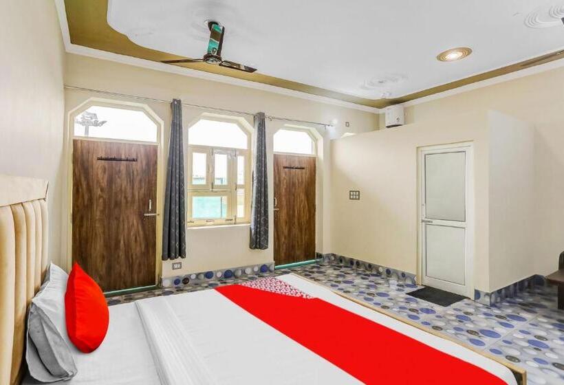 اتاق کلاسیک سه تخته, Flagship Friends Guest House