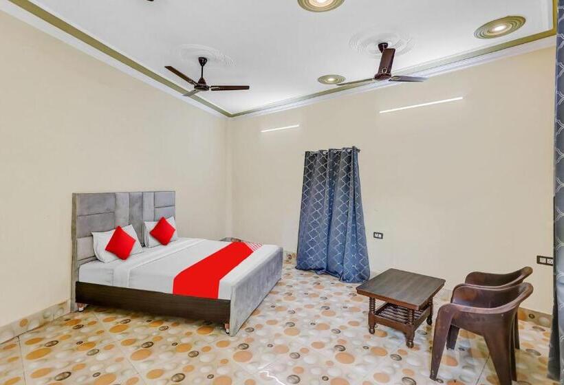 اتاق کلاسیک سه تخته, Flagship Friends Guest House