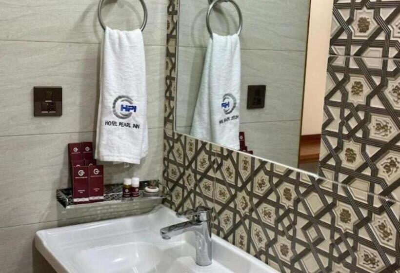 سوییت جونیور, Pearl Inn