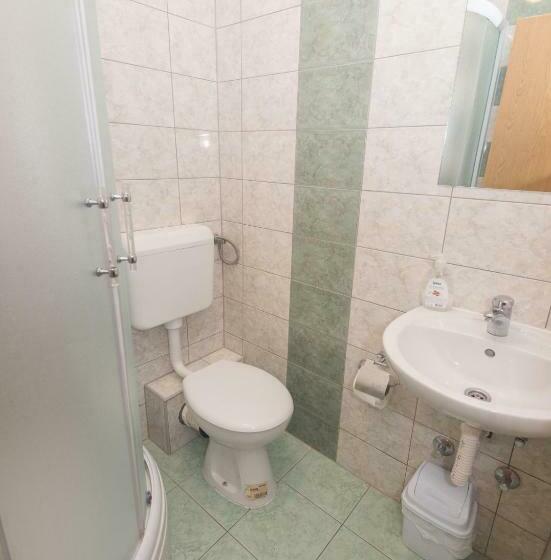 اتاق ساده سه‌ نفره, Guest House Maria