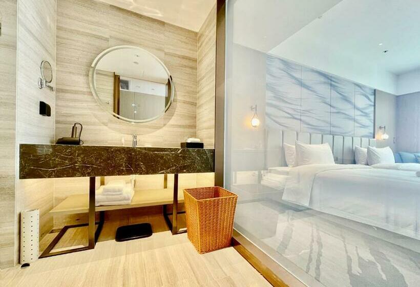 Deluxe room with river view, White Swan Vyv Hotel, Foshan