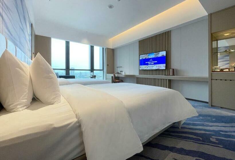 Deluxe room with river view, White Swan Vyv Hotel, Foshan