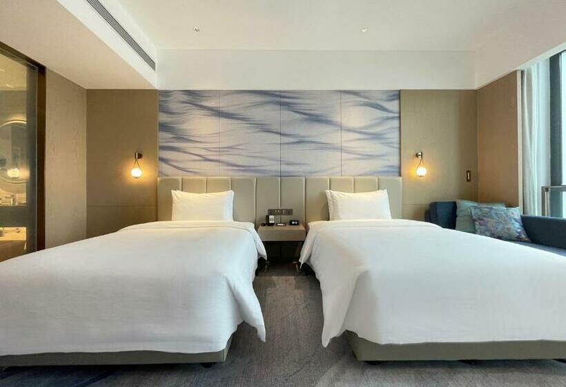Deluxe room with river view, White Swan Vyv Hotel, Foshan