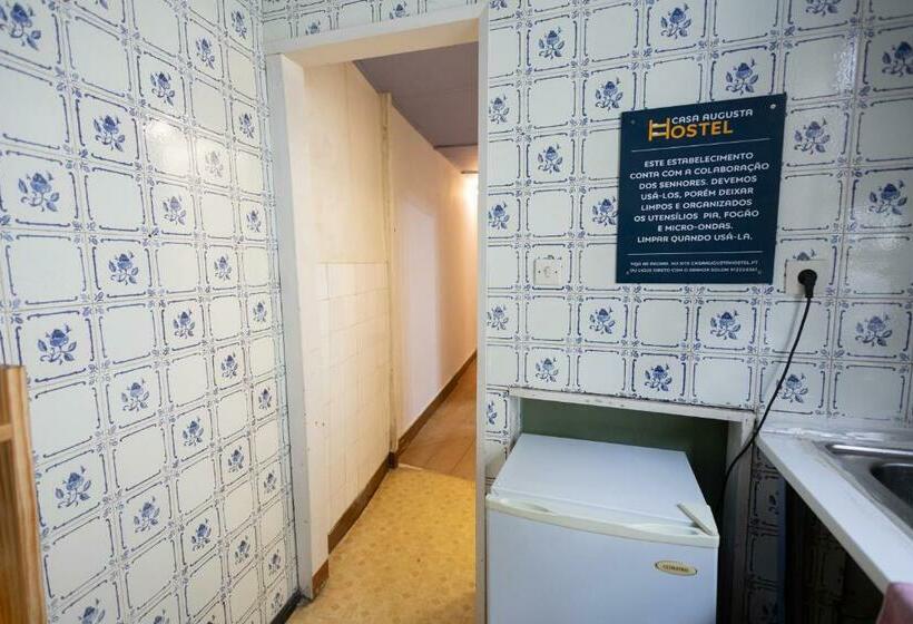 اتاق خانوادگی با سرویس بهداشتی مشترک, Casa Augusta 2