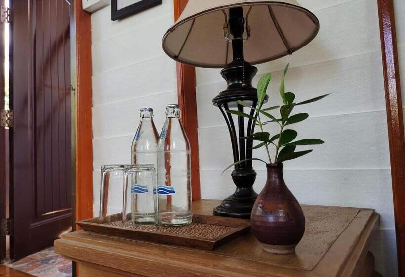 اتاق لوکس با بالکن, Destiny Home Stay