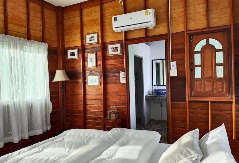اتاق لوکس با بالکن, Destiny Home Stay