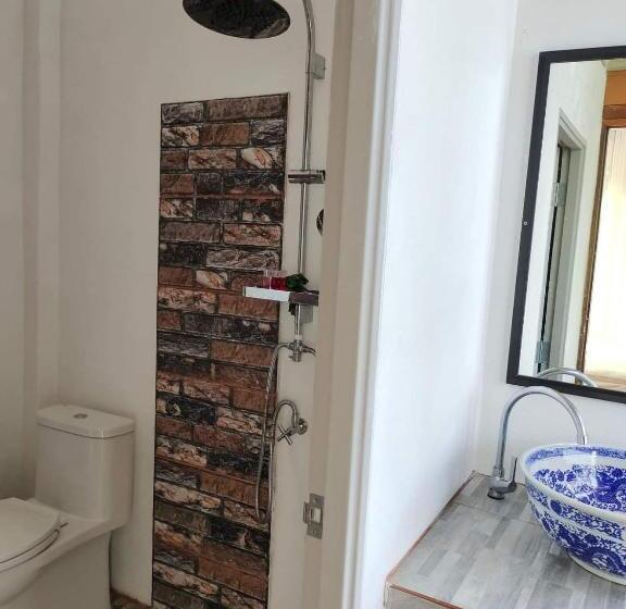 اتاق لوکس با بالکن, Destiny Home Stay