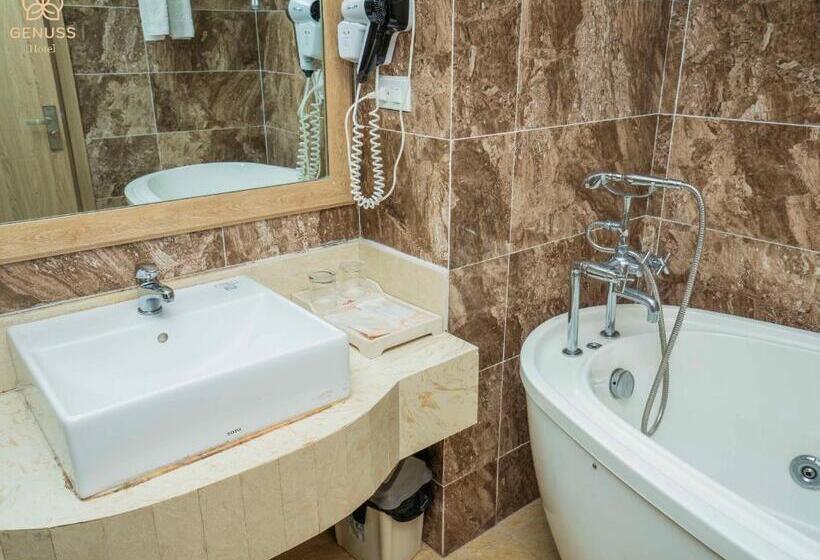 سوئیت با تخت بزرگ, Khách Sạn Century Tam đảo