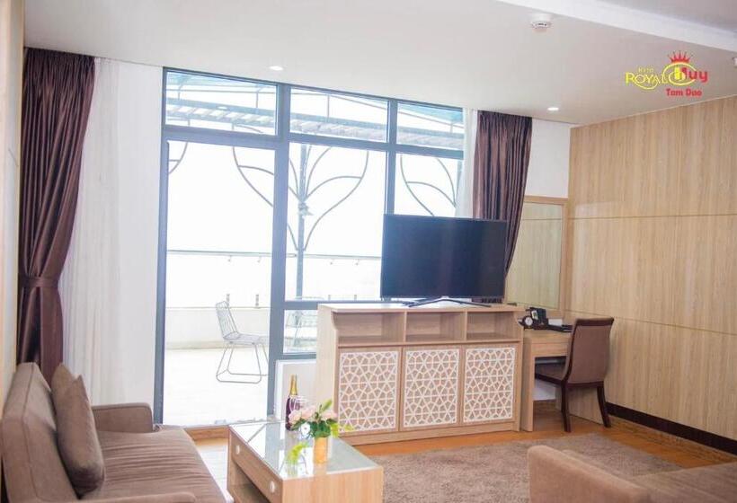 سوییت جونیور با بالکن, Khách Sạn Century Tam đảo