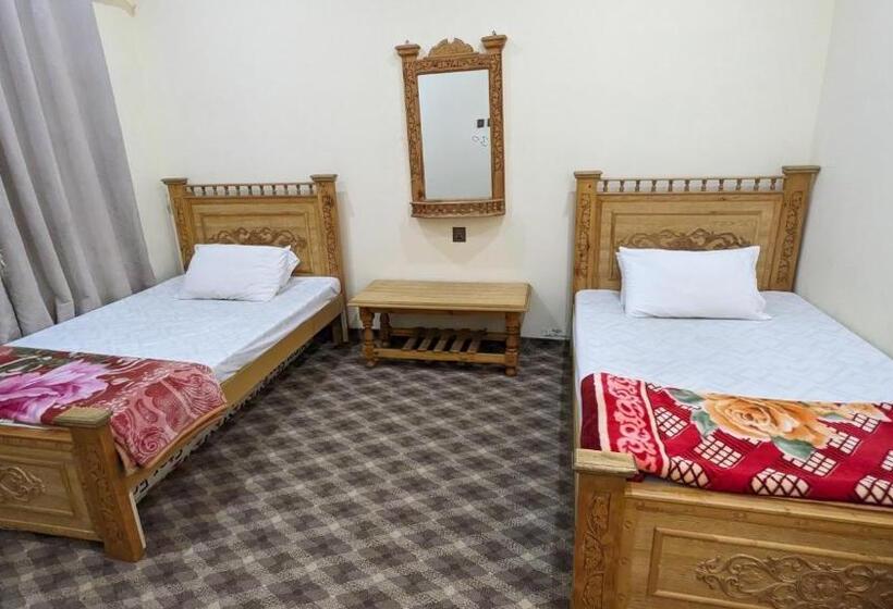 اتاق استاندارد سه نفره, Manokur E Basa