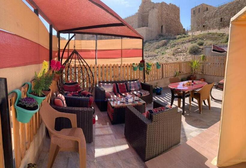 اتاق لوکس سه تخته, Bubble Castle House