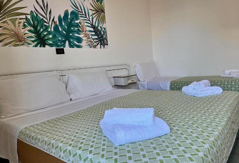 Economy Triple Room, Tea Isola Dino   Hotel & Home   Praia A Mare