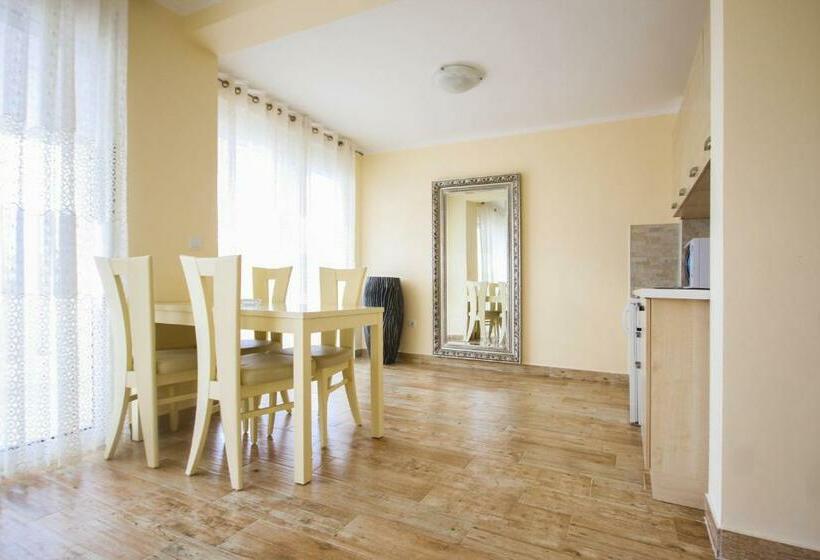 اتاق استاندارد چهار تخته با چشم‌انداز دریا, Apartaments Crown Silvia