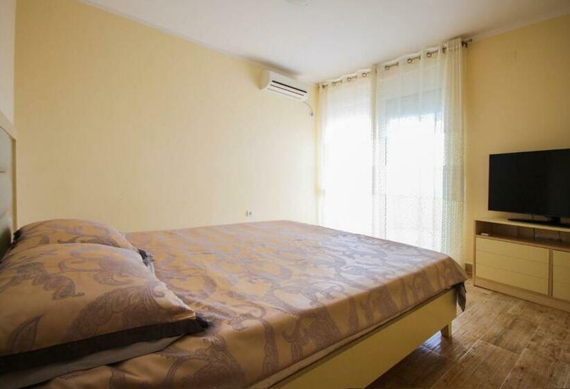اتاق استاندارد چهار تخته با چشم‌انداز دریا, Apartaments Crown Silvia