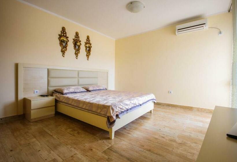 اتاق استاندارد چهار تخته با چشم‌انداز دریا, Apartaments Crown Silvia