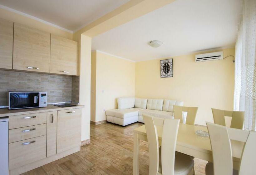 اتاق استاندارد چهار تخته با چشم‌انداز دریا, Apartaments Crown Silvia