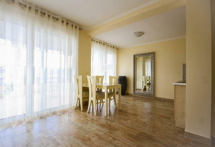 اتاق استاندارد چهار تخته با چشم‌انداز دریا, Apartaments Crown Silvia