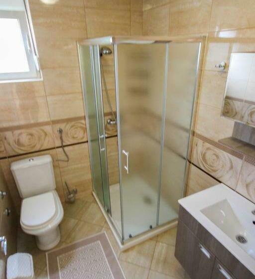 اتاق استاندارد چهار تخته با چشم‌انداز دریا, Apartaments Crown Silvia