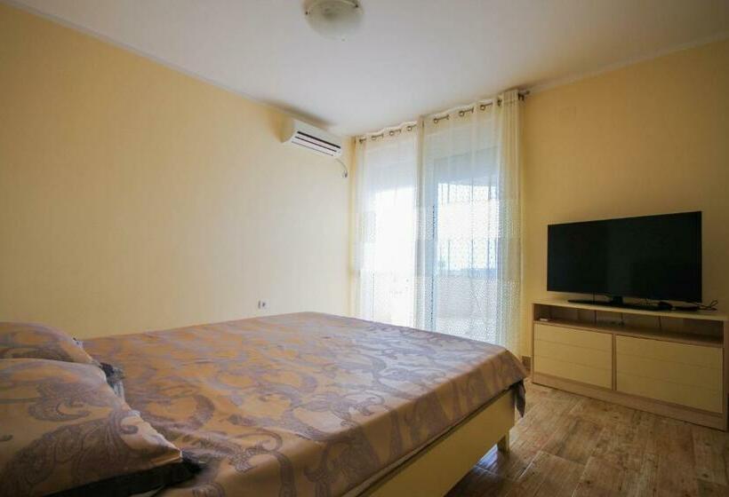 اتاق استاندارد چهار تخته با چشم‌انداز دریا, Apartaments Crown Silvia