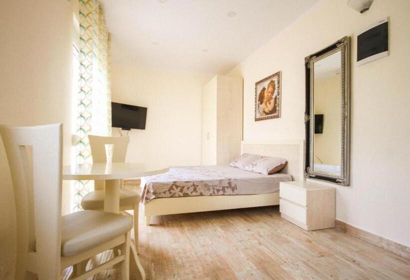 اتاق استاندارد چهار تخته با چشم‌انداز دریا, Apartaments Crown Silvia